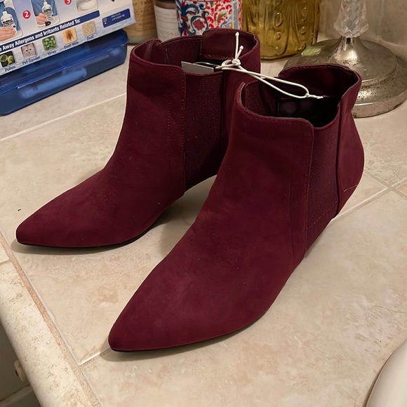 Ann Taylor Shoes - ANNE TAYLOR FACTORY - maroon “suede” booties - size 6.5